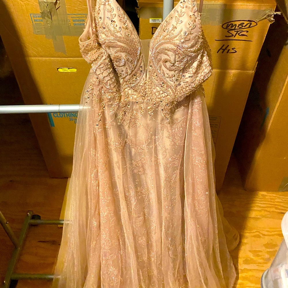 Classy brand new 4-layered beaded prom grown! Never worn due to Covid Pandemic.